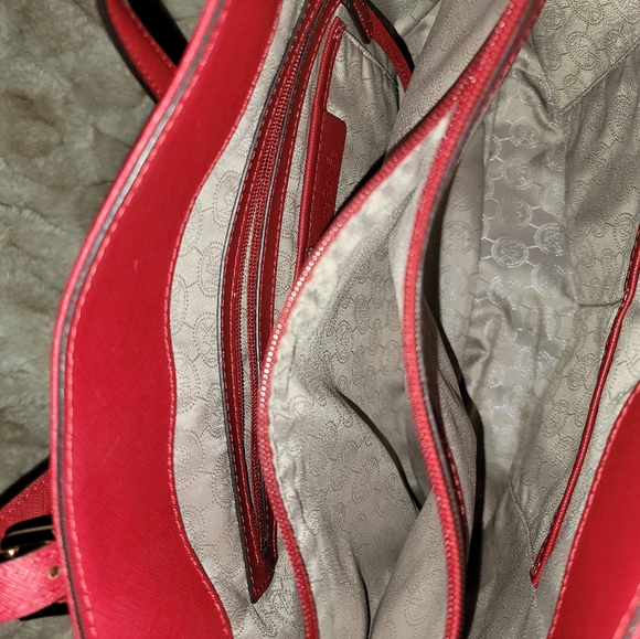 Michal Kors, Red shoulder bag. All original hardware with a duster bag. - Picture 9 of 16